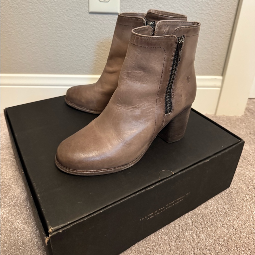 Frye taupe gray ankle booties women’s leather boots 8m